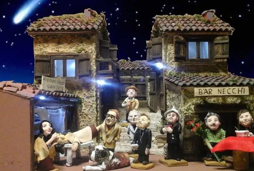 Il presepe dedicato al film cult ’Amici miei’ Natività nel bar Necchi