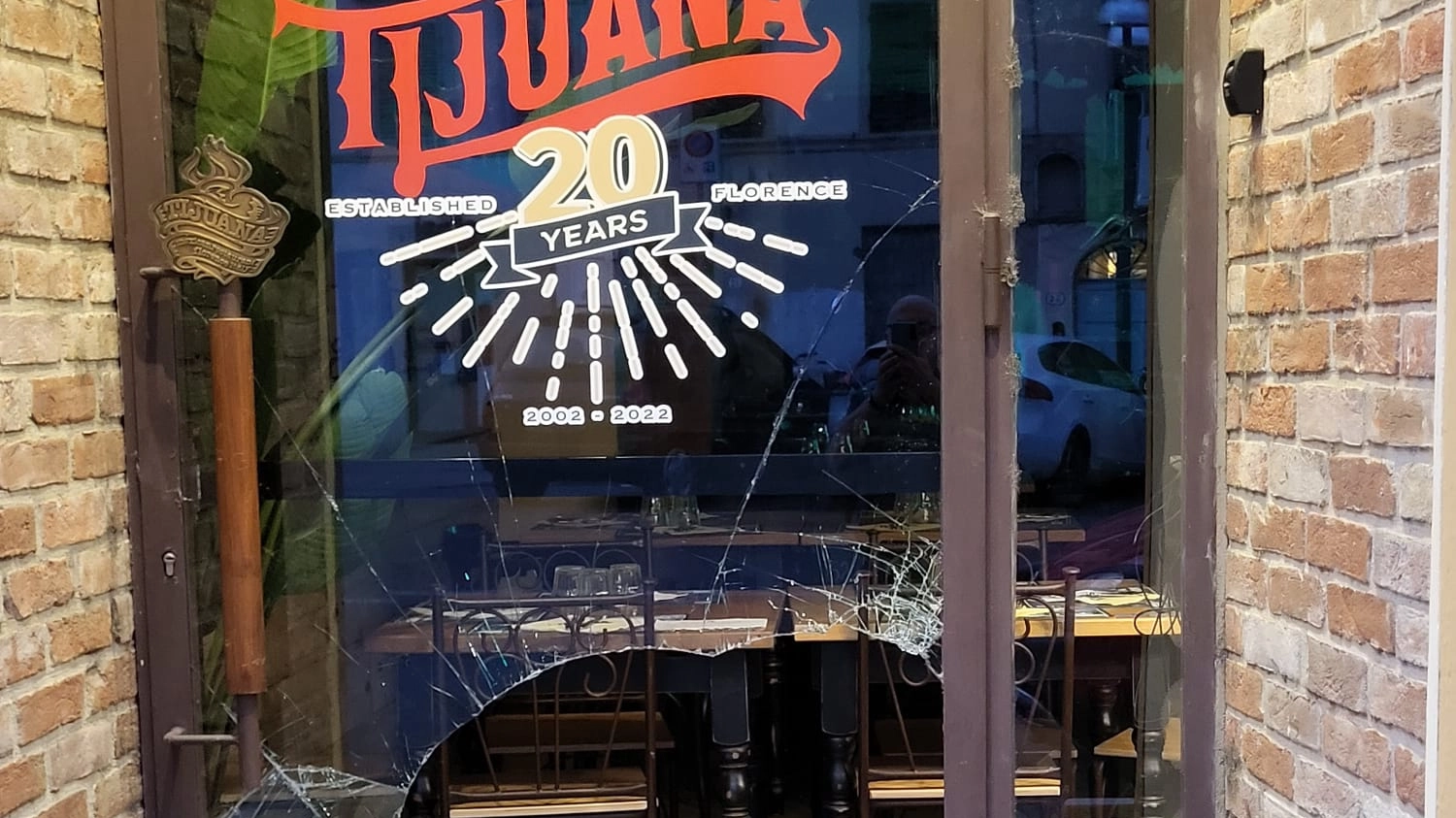 La spaccata in via Il Prato