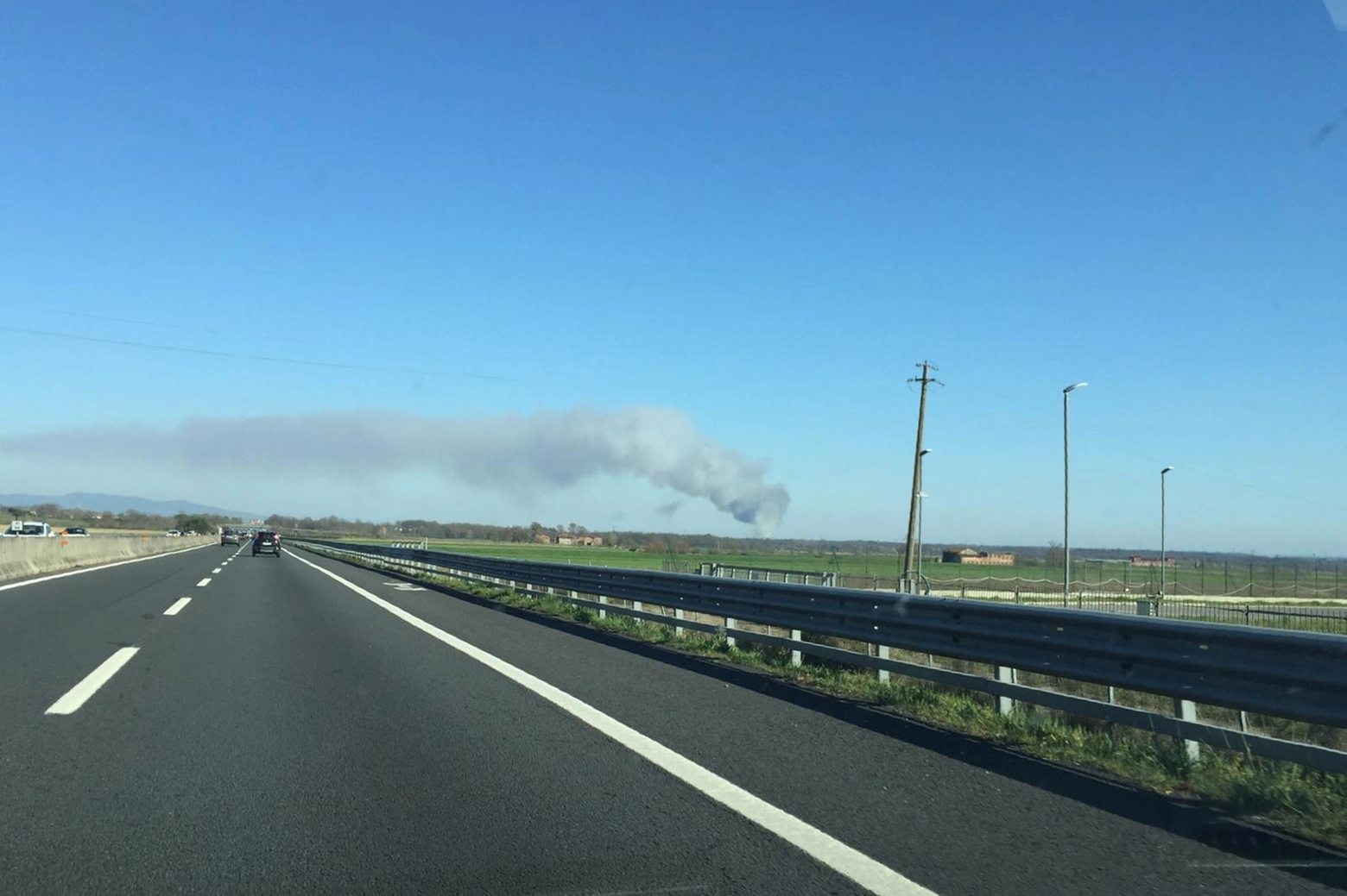 Incendio di Fucecchio visibile anche dall'autostrada A11