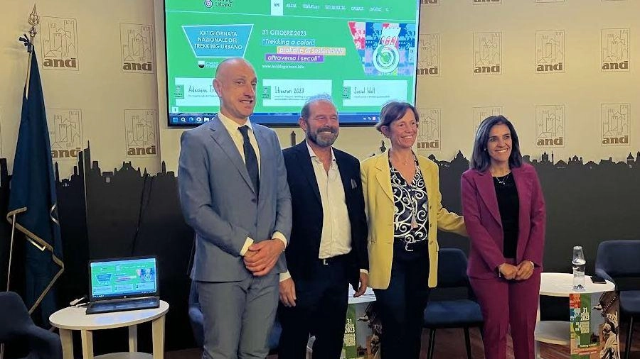 Giornata del Trekking urbano. Siena capofila per la sostenibilità Giornata del Trekking urbano. Siena capofila per la sostenibilità