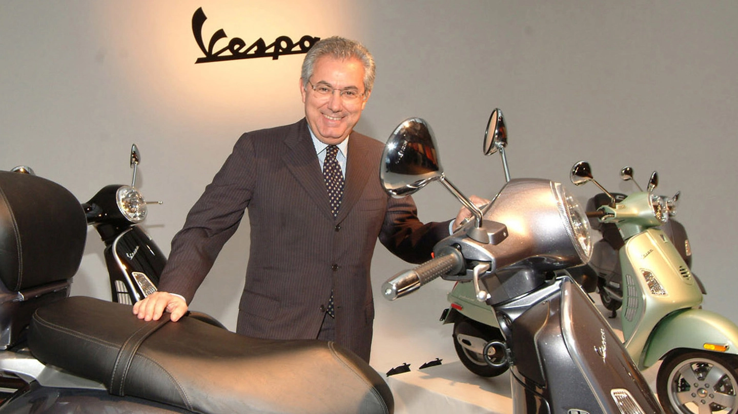 Il presidente Roberto Colaninno durante la presentazione della Vespa