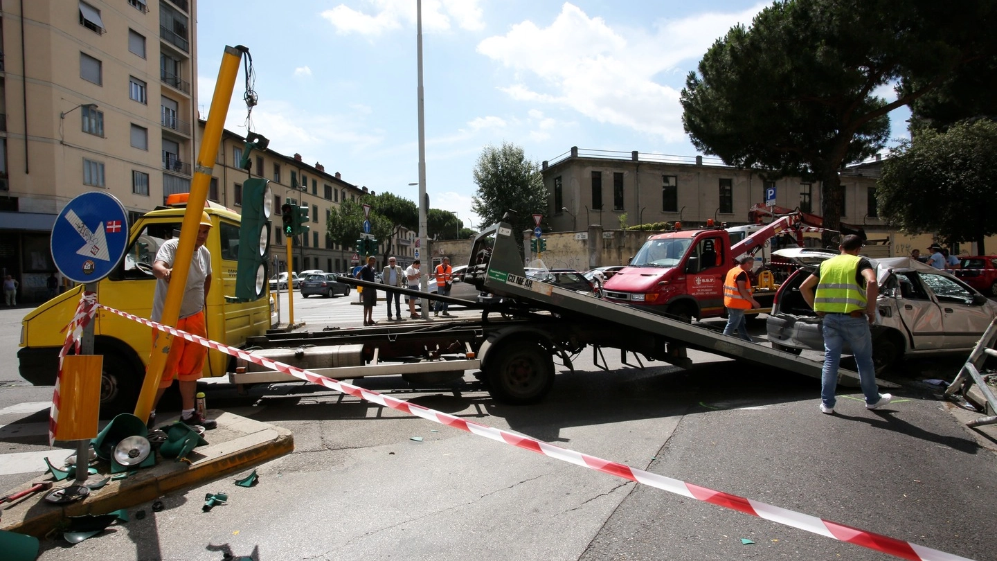 Incidente in via Mariti (Foto Germogli)