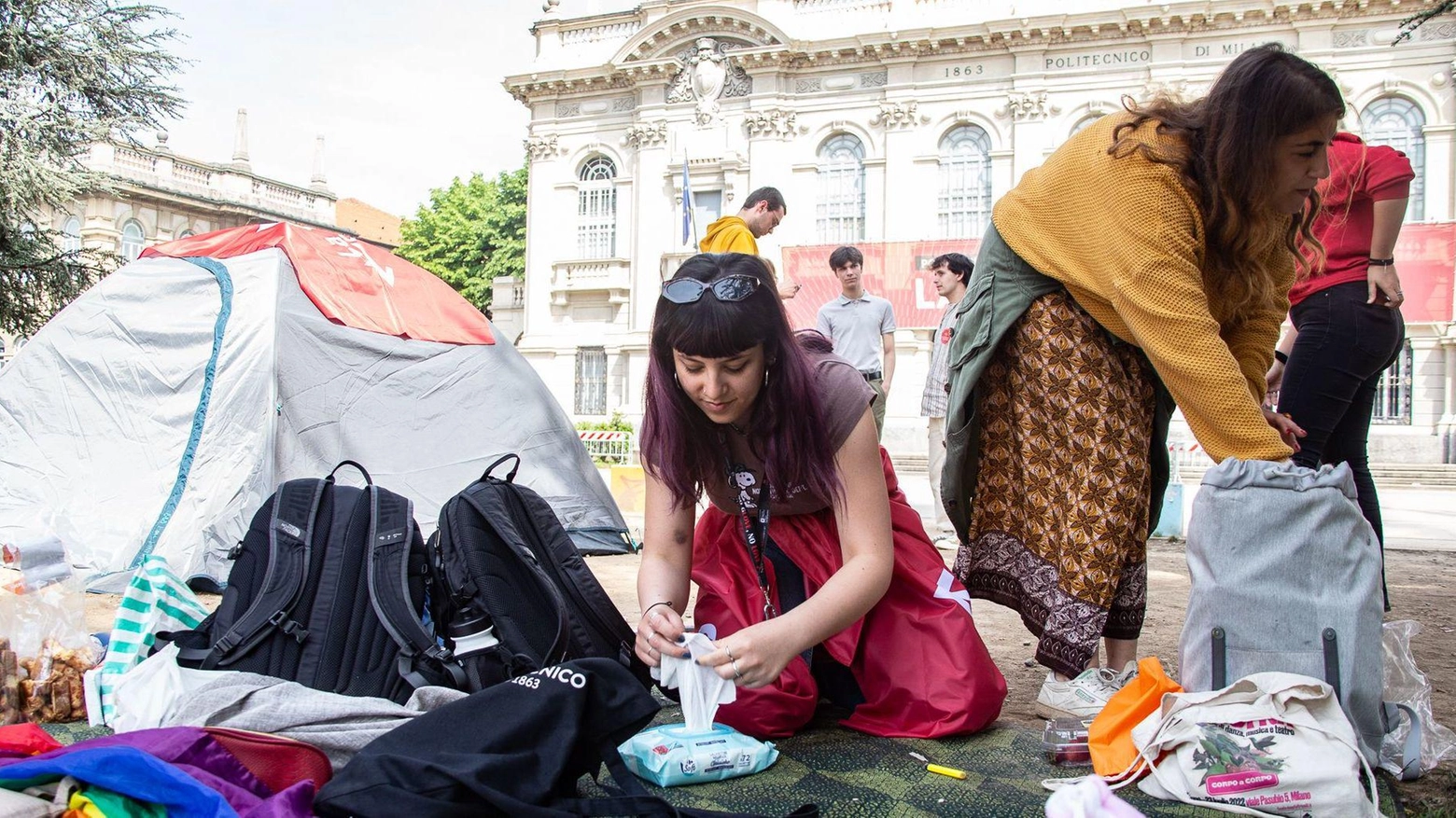 Gli studenti si accampano in tenda per fermare il caro affitti