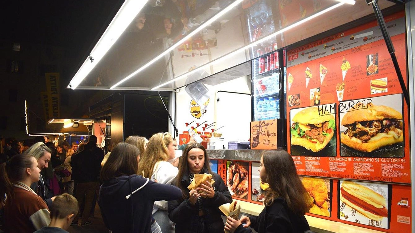 Si accende il week-end Sarà Street Food in centro Si accende il week-end Sarà Street Food in centro
