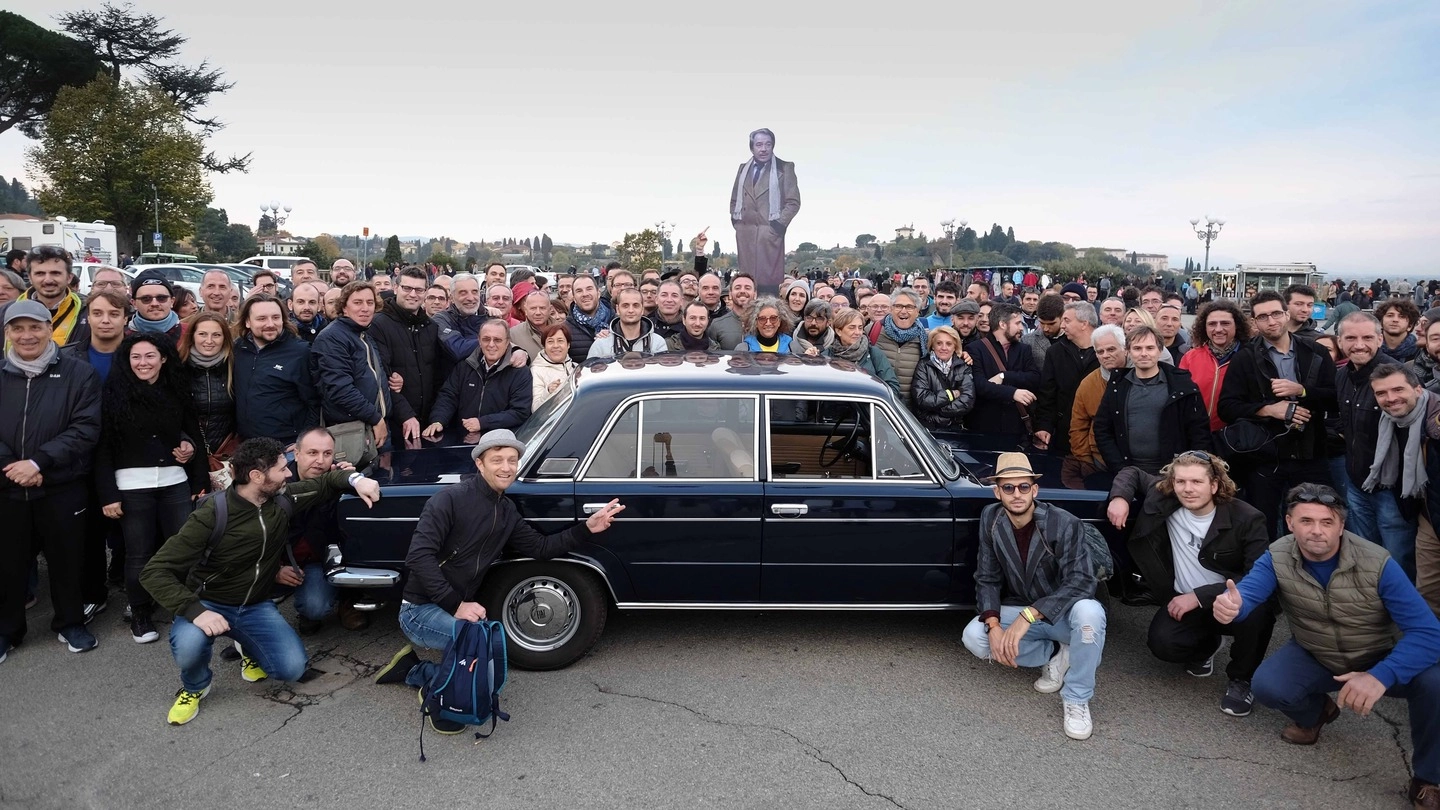 Il raduno dei fans di Amici Miei, qui con l'auto del Melandri (foto Cabras/New Pressphoto)