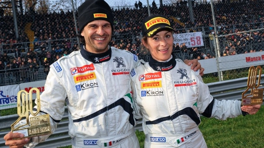 Il pilota Paolo Andreucci con la moglie Anna Andreussi