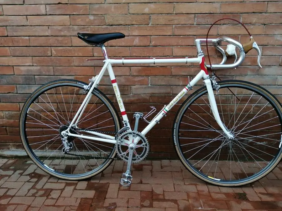 Ruba 7 biciclette: scoperto grazie ai video registrati nei garage