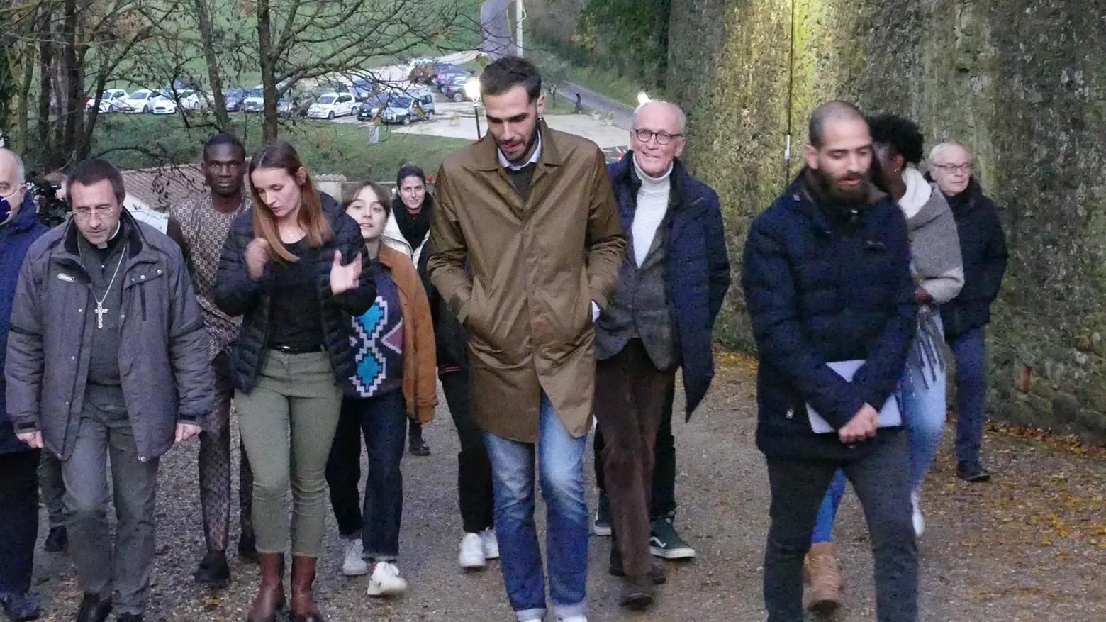 Rondine, tutti a piedi per la pace Marcia bis, già migliaia di adesioni Festa tra big ed eventi: c’è Cristicchi Rondine, tutti a piedi per la pace Marcia bis, già migliaia di adesioni Festa tra big ed eventi: c’è Cristicchi