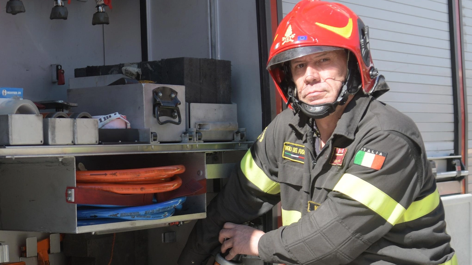 Tubo rotto, fuga di gas  durante i lavori stradali  Provinciale 76 bloccata