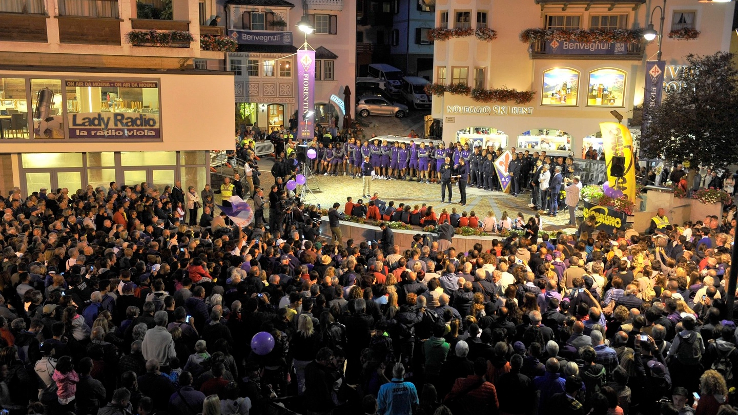 Un momento della festa con i tifosi (Fotocronache Germogli)