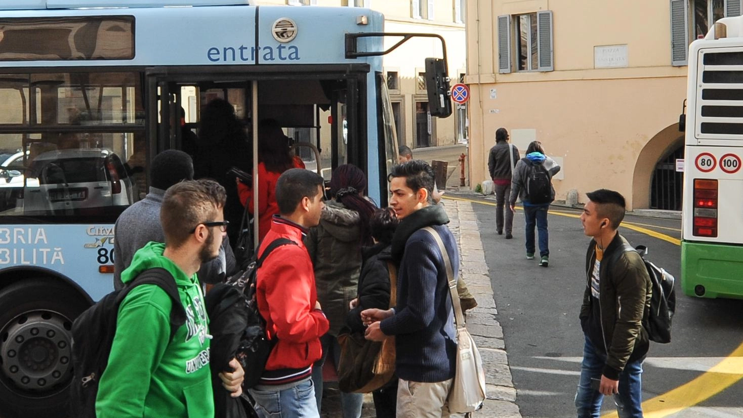 Il ’pass’ agli universitari. Soluzione sempre più vicina Il ’pass’ agli universitari. Soluzione sempre più vicina