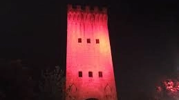 Firenze, Porta San Niccolò colorata di rosso