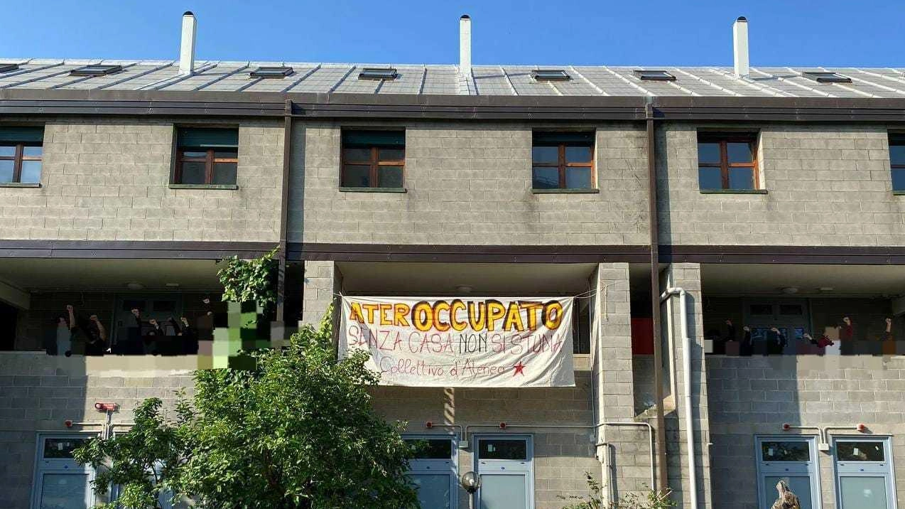 Casa dello studente occupata  La protesta del Collettivo  "Caro-affitti, ora basta"