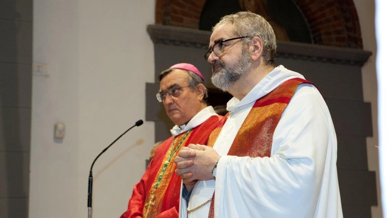 Don Luca Bongini insieme al vescovo Agostinelli