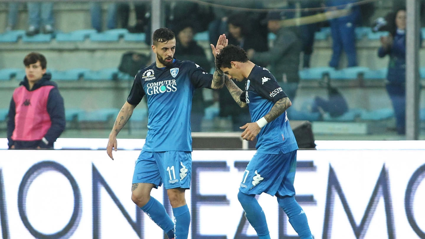 Caputo e Farias esultano dopo il gol dell'1-0 (Gasperini / Fotocronache Germogli)