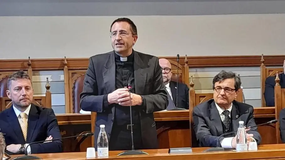 "Anch’io di Sansepolcro" Vescovo esalta il consiglio "Anch’io di Sansepolcro" Vescovo esalta il consiglio