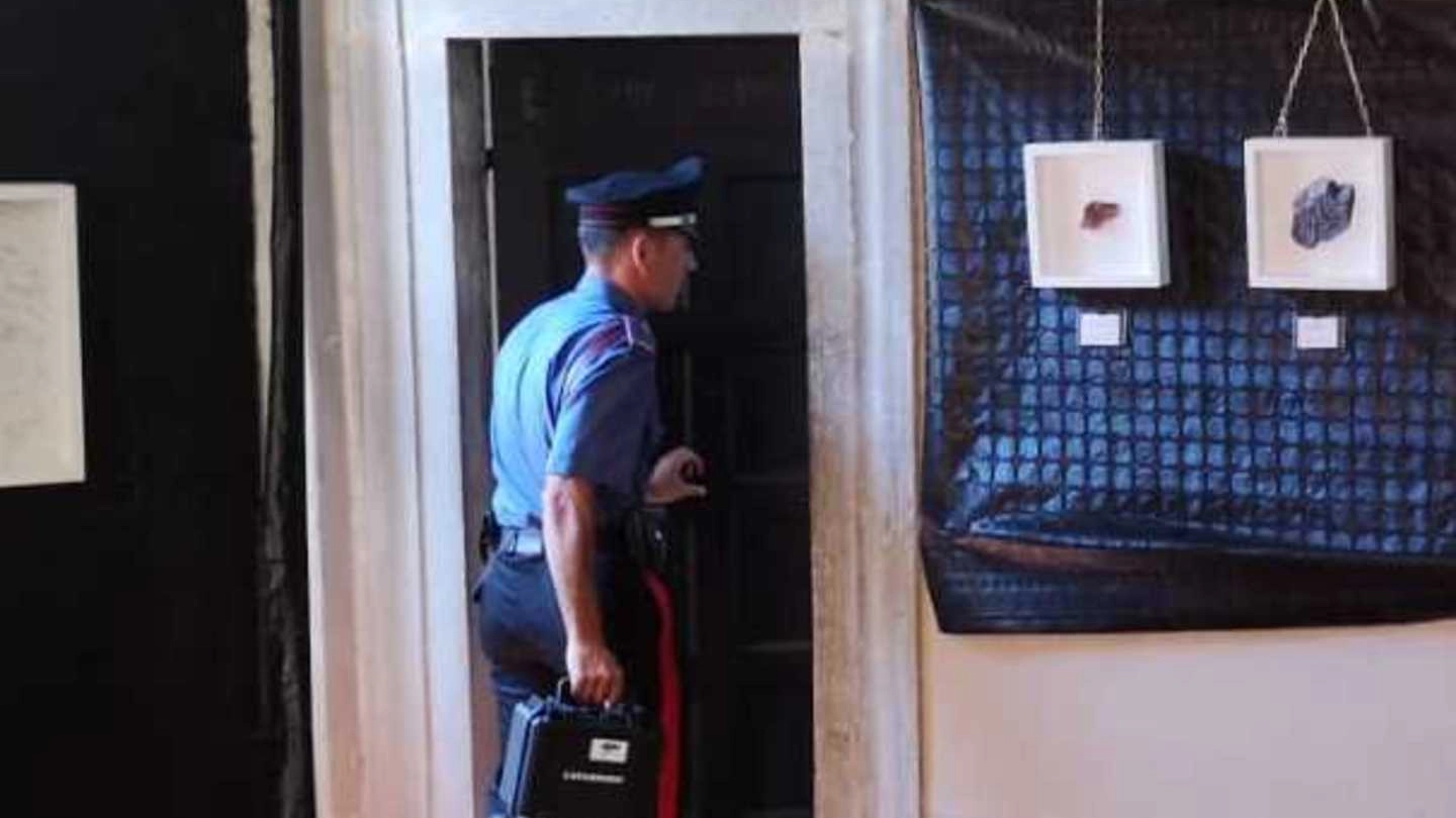 I carabinieri di Barga indagano sul caso del toner messo nella macchinetta del caffè