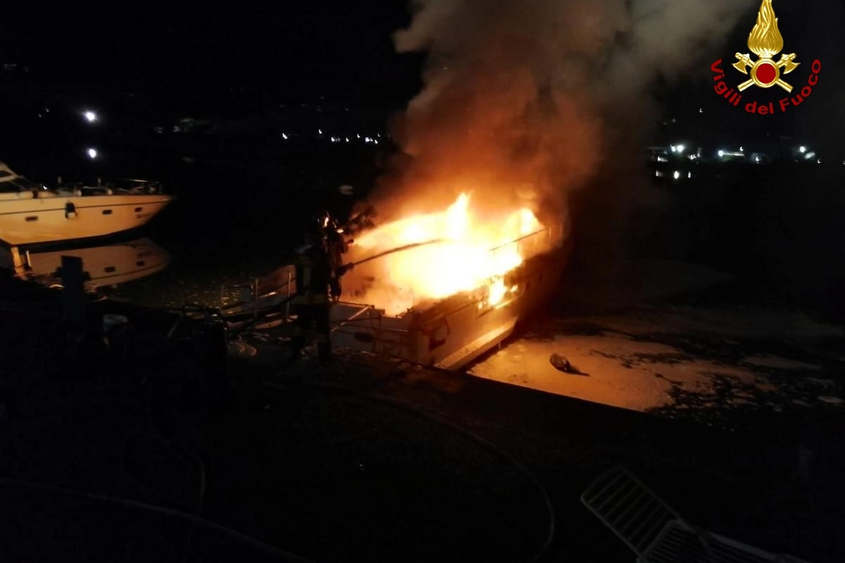 La barca in fiamme