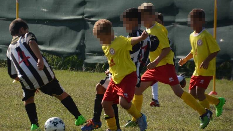 Chi gioca a calcio impara anche a rispettare l’ambiente Chi gioca a calcio impara anche a rispettare l’ambiente