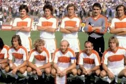 Pistoiese in serie A 80-81: Bellugi e Lippi sono il primo e il terzo in piedi da destra  