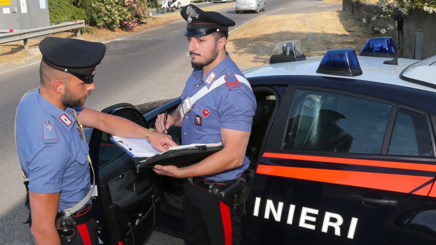 I carabinieri si sono preoccupati quando è scattato l’allarme per evasione. Il 26enne si è comunque preso una denuncia