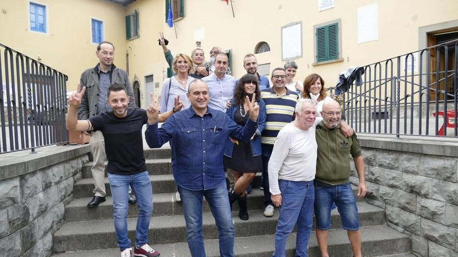 Festeggiamenti post elezioni a Carmignano (foto Attalmi)