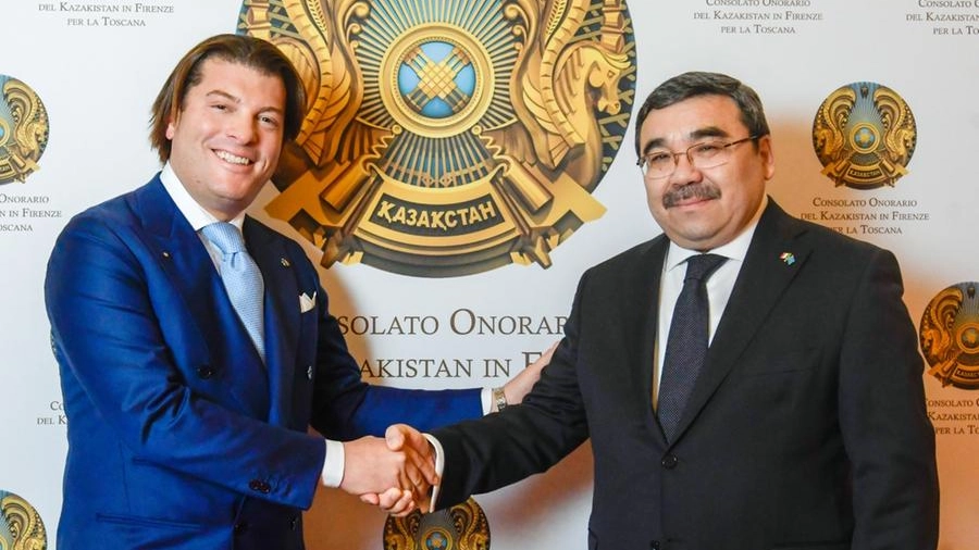 Il neoconsole onorario Federico Albini con l'ambasciatore del Kazakhstan Yerbolat Sembayev