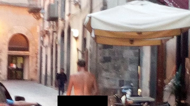 Una foto dell'uomo nudo che vagava per Orvieto