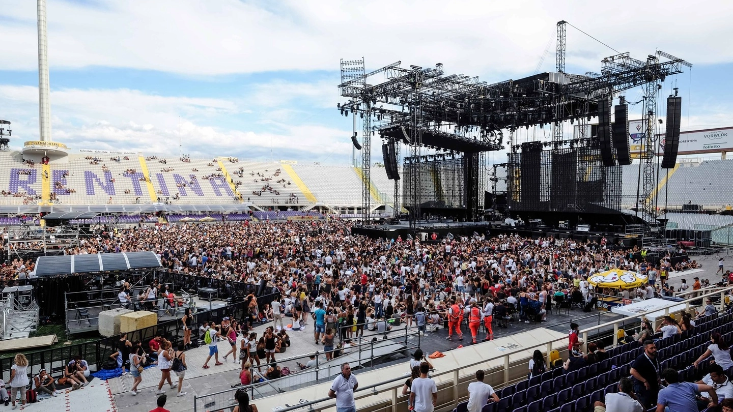Lo stadio Franchi allestito per il concerto (New Press Photo)