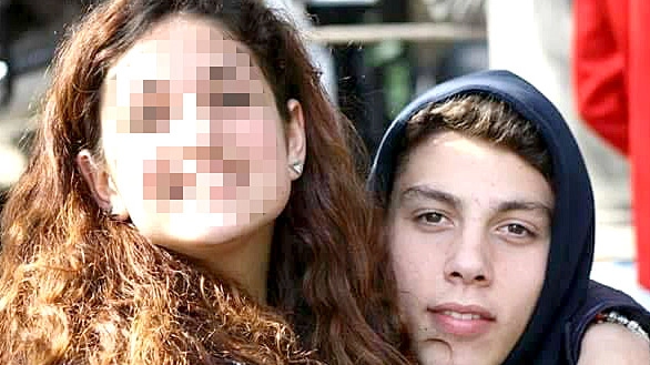 Elia Barbetti, 17 anni, in una recente foto con una amica