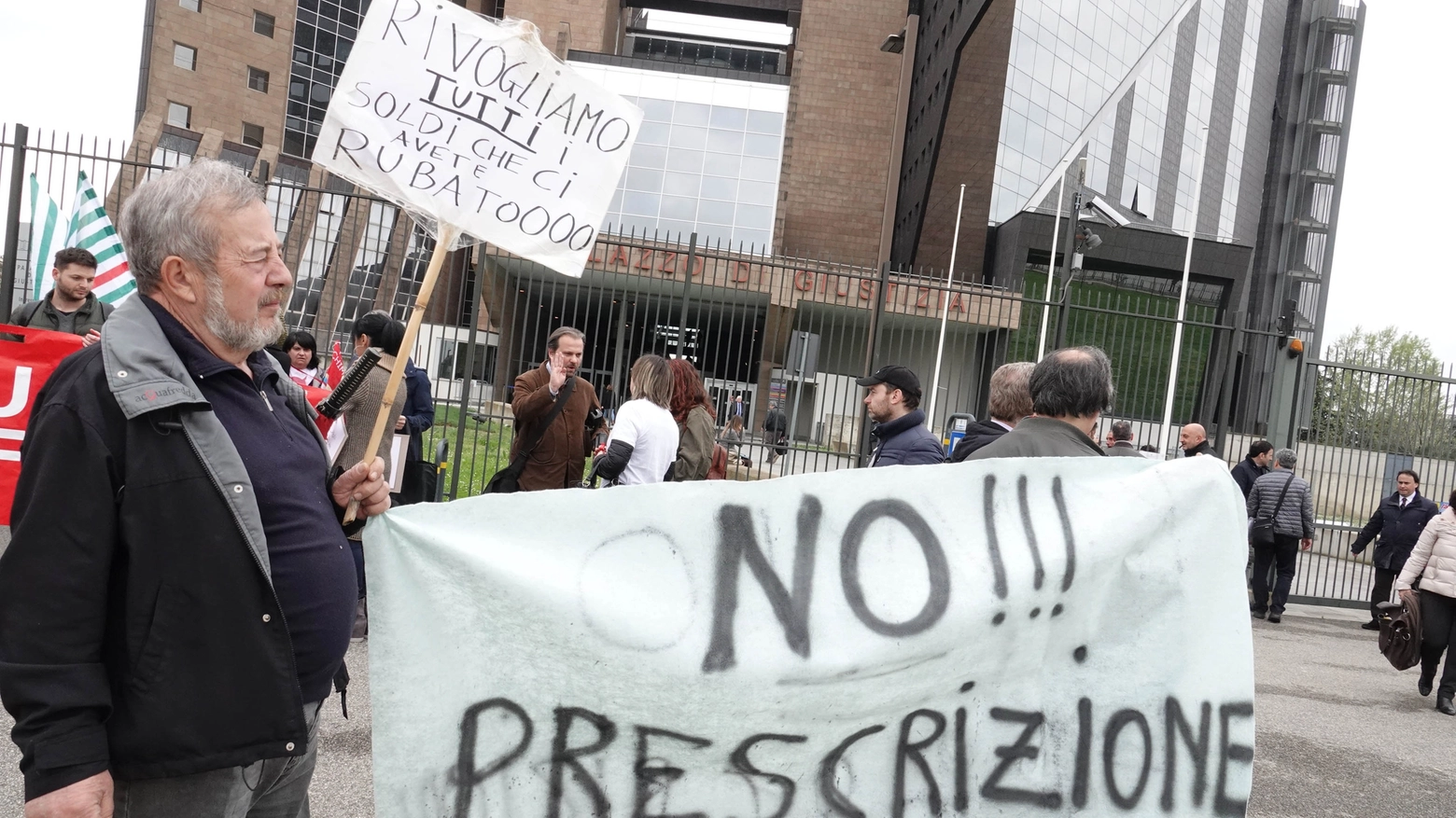 Manifestazione a Firenze di correntisti Banca Etruria (Gianluca Moggi/New Press Photo)