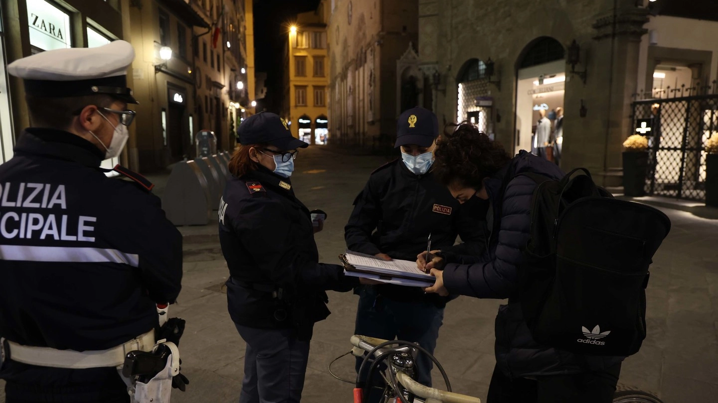 Controlli in strada a Firenze (New Press Photo)