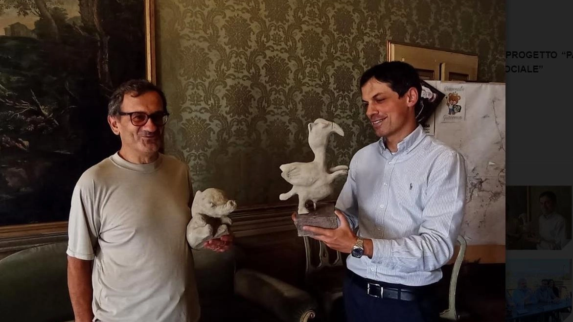 Lo scultore Massettini accolto dal sindaco: "L’arte e i suoi simboli"