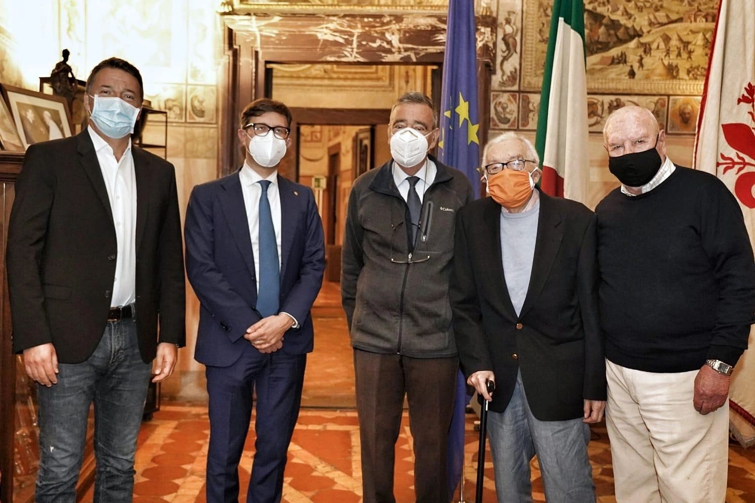 Morales, secondo da destra, a Palazzo Vecchio per gli 80 anni di Mario Primicerio