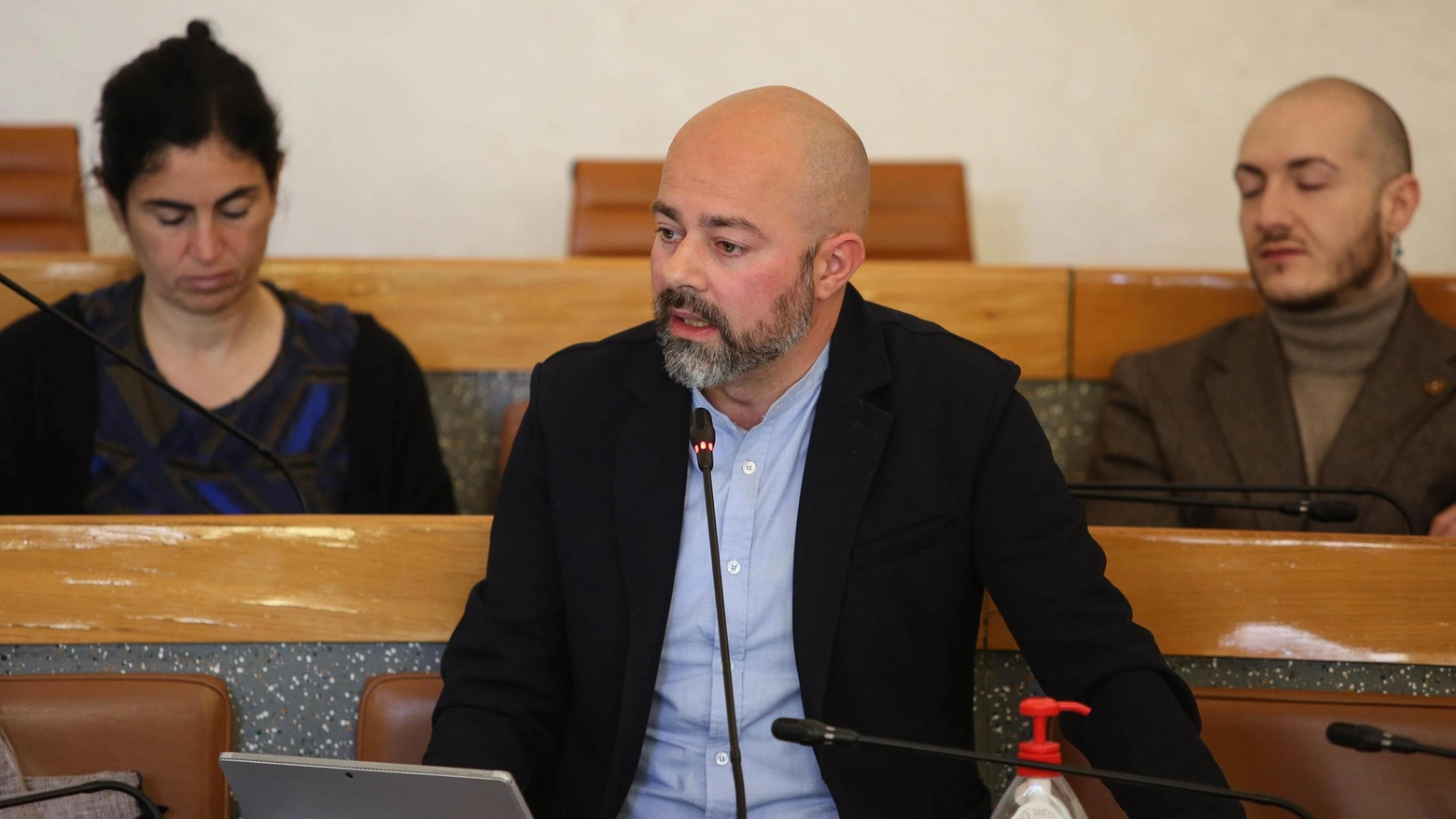 Firme per il cimitero: "Va riqualificato. Una parte cade a pezzi" Firme per il cimitero: "Va riqualificato. Una parte cade a pezzi"