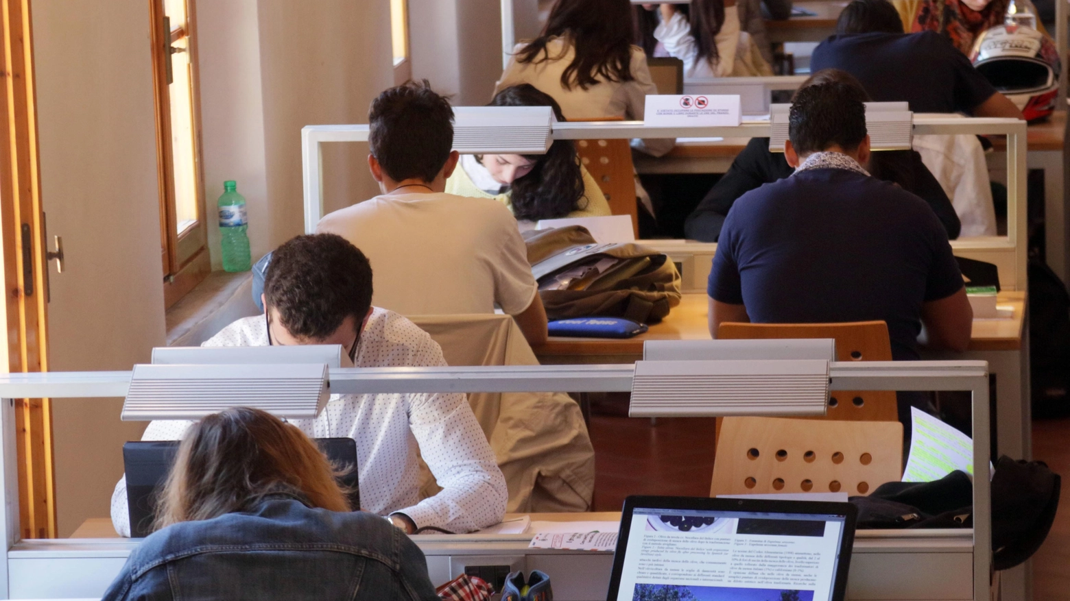 Biblioteca, posti limitati  Disagi e proteste  "Serve la prenotazione  Caos per gli studenti"