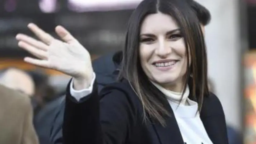 Tappa fiorentina per il tour radiofonico  di Laura Pausini nei 30 anni di carriera  Ecco dove i fan incontreranno la star