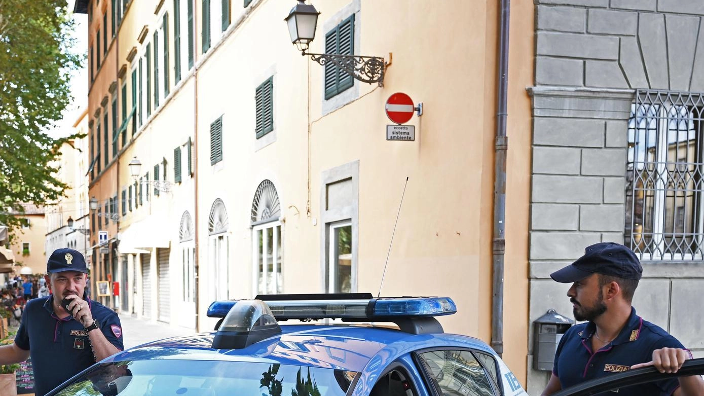 In auto con droga e bimbe Arrestata una coppia per spaccio di cocaina In auto con droga e bimbe Arrestata una coppia per spaccio di cocaina