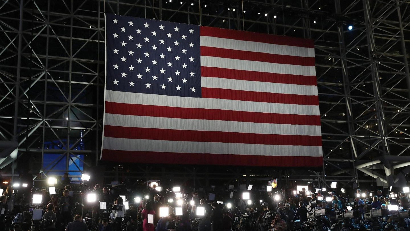 Giornalisti, fotografi e operatori tv nella lunga maratona elettorale delle elezioni Usa