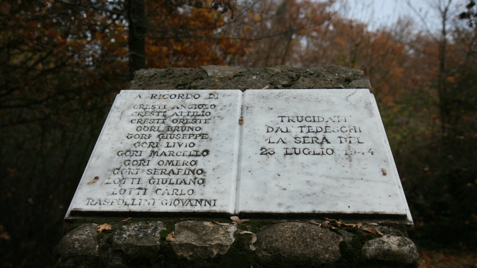 La lapide che ricorda la strage di Pratale (Da Facebook) La lapide che ricorda la strage di Pratale (Da Facebook)