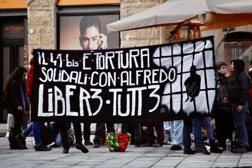 Anarchici davanti a Palazzo Vecchio, Firenze (Foto Marco Mori / New Press Photo)