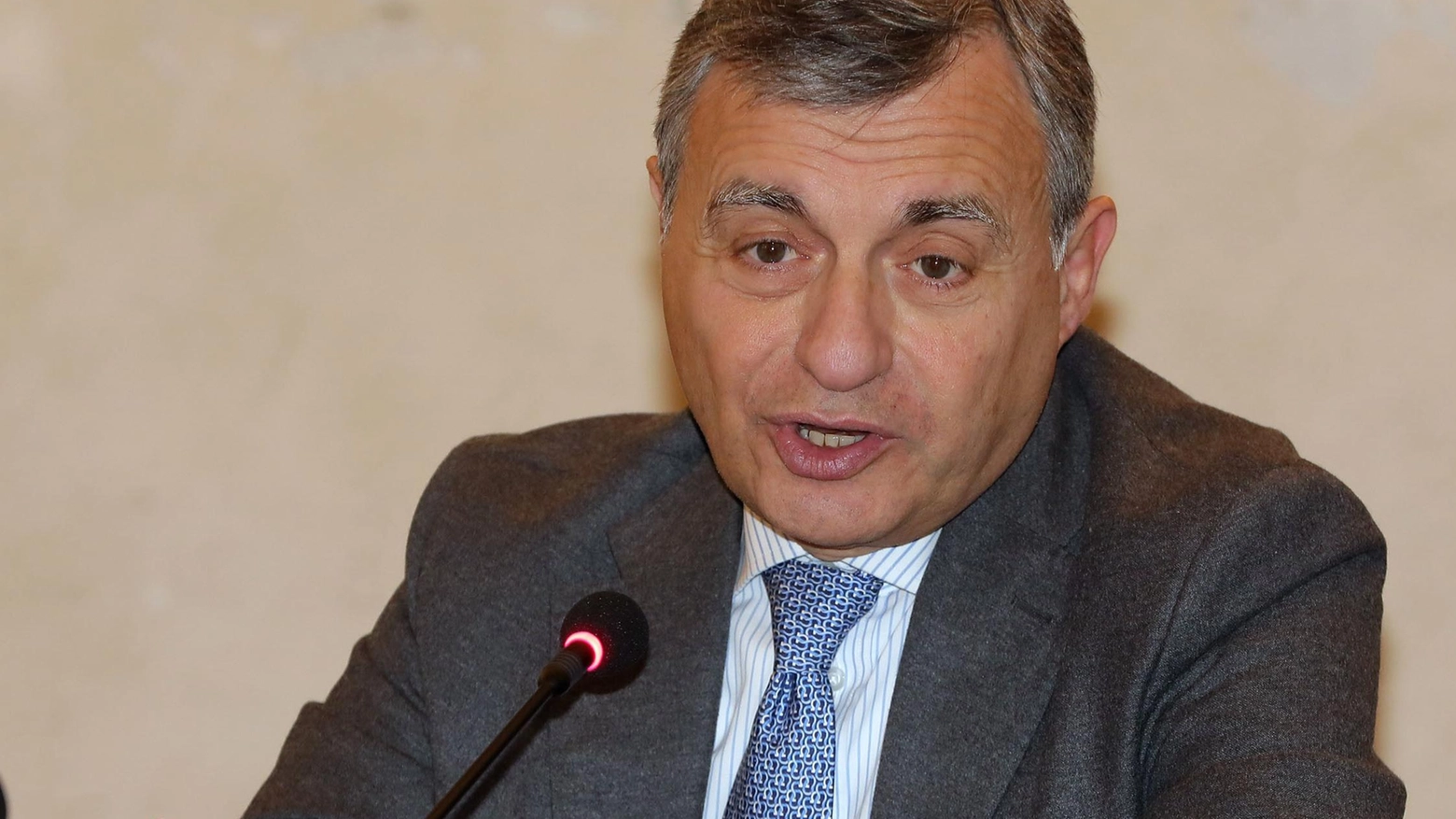 "Mai soli", per gli anziani la compagnia dei giovani volontari "Mai soli", per gli anziani la compagnia dei giovani volontari