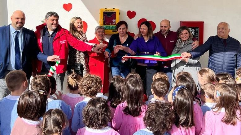 Città cardioprotetta, defibrillatore alla ’Monini’ Città cardioprotetta, defibrillatore alla ’Monini’