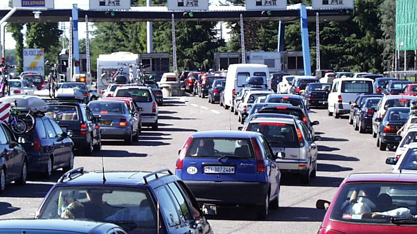 Esodo e code ai caselli autostradali (Fkd) Esodo e code ai caselli autostradali (Fkd)