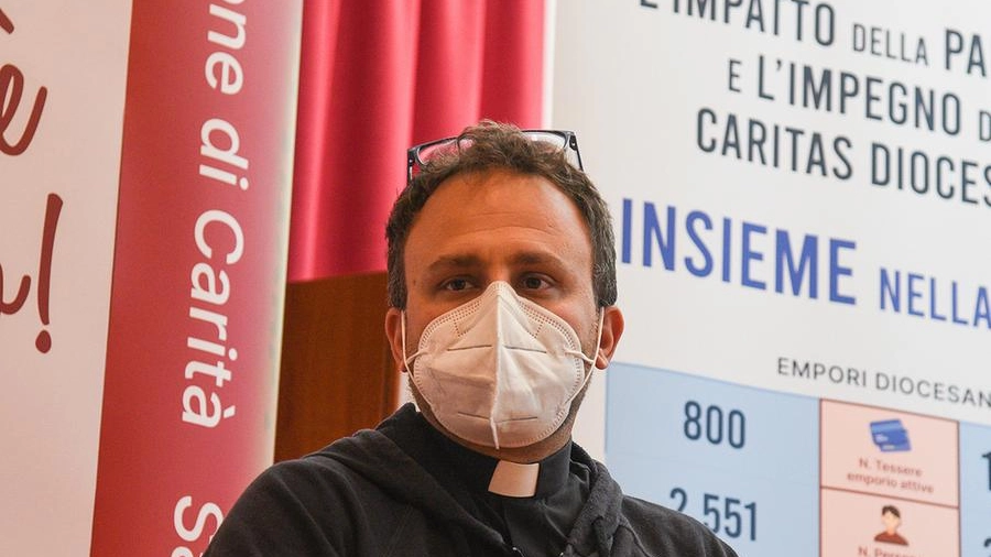 Il direttore della Caritas don Marco Briziarelli