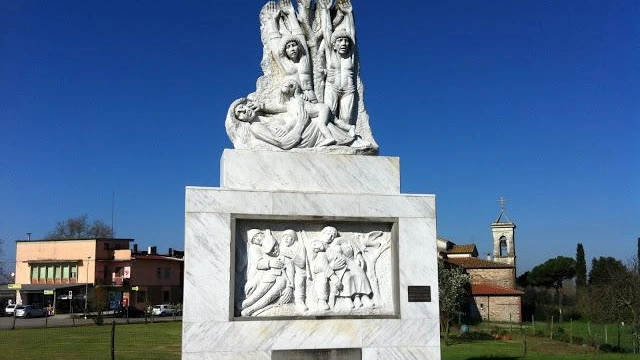 Il monumento commecorativo della strage del padule di Fucecchio che si trova a Castelmartini