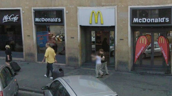 Il ristorante McDonald’s davanti alla stazione di Santa Maria Novella (foto repertorio)
