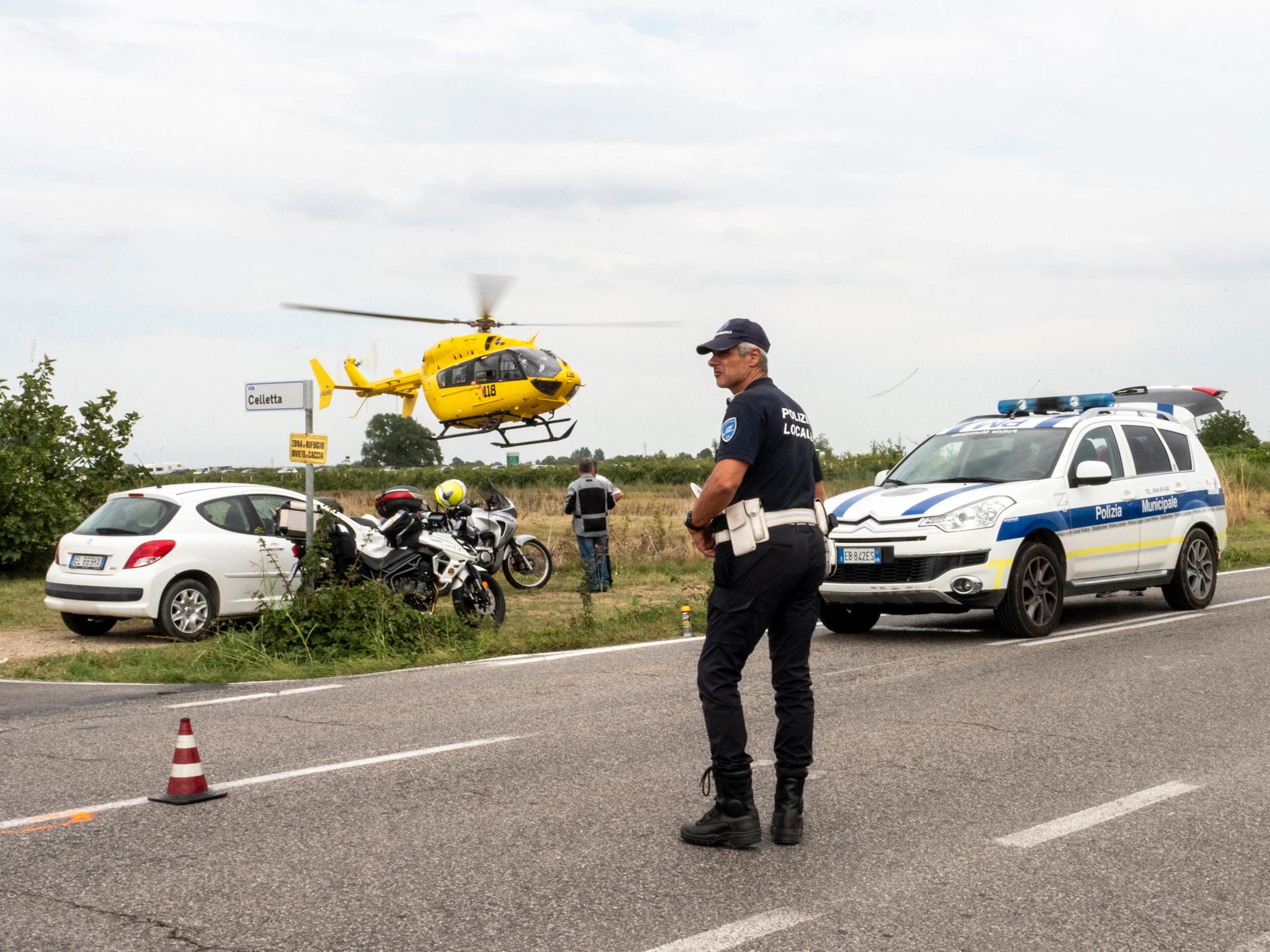 Menino de 16 anos fica gravemente ferido em acidente de carro e moto