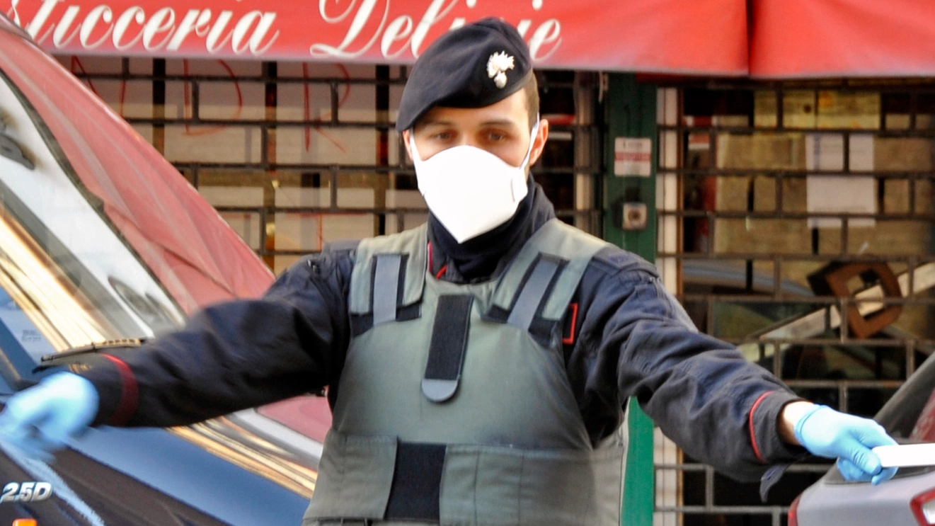 I carabinieri hanno scovato il turista fuorilegge in una frazione di Fosdinovo