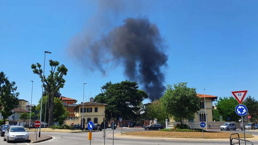 Incendio al centro commerciale  Unicoop Ponte a Greve (Firenze)